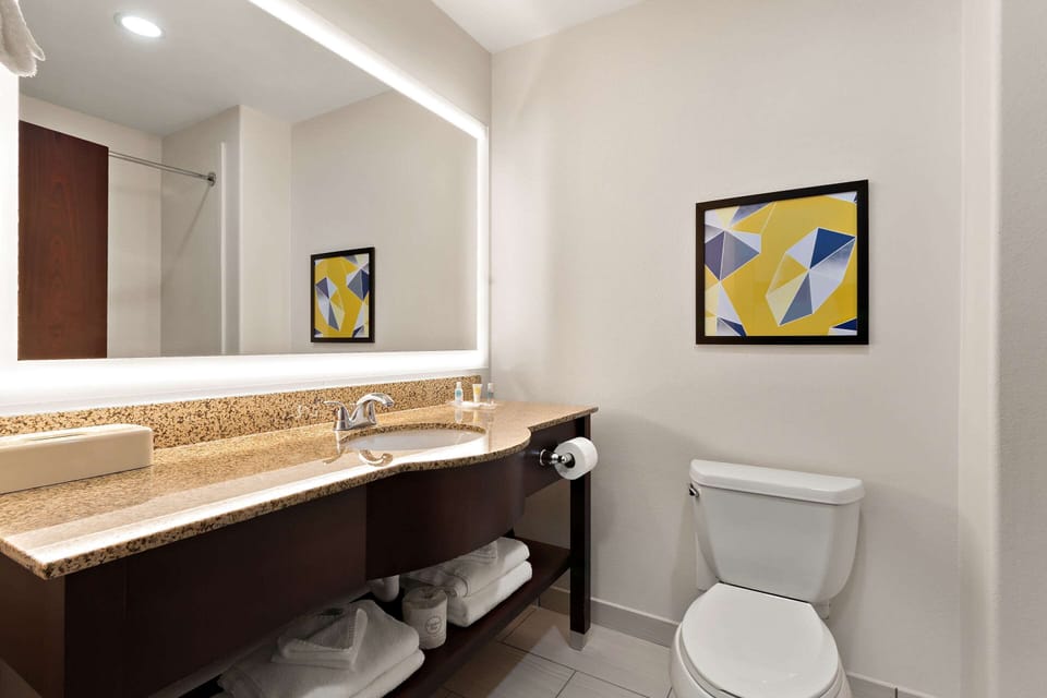 Suite, Non Smoking | Desk, iron/ironing board, free cribs/infant beds, free WiFi