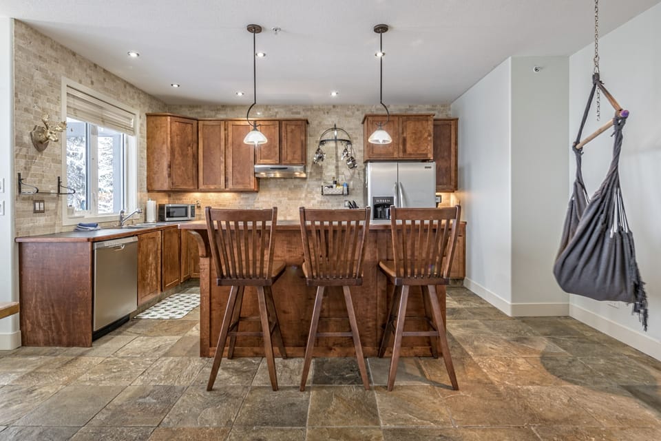Great breakfast bar for entertaining