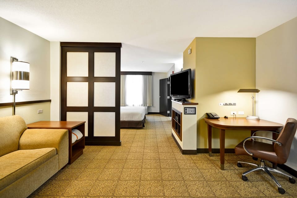 Down comforters, in-room safe, desk, laptop workspace