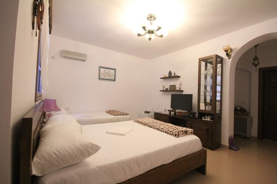 2 bedrooms, desk, soundproofing, iron/ironing board (on request)