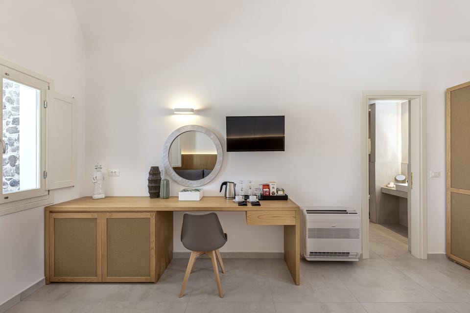 Suite (Aqua Pool) | Minibar, in-room safe, desk, laptop workspace