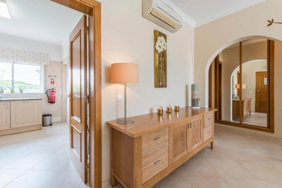 AT01 entrance to kitchen