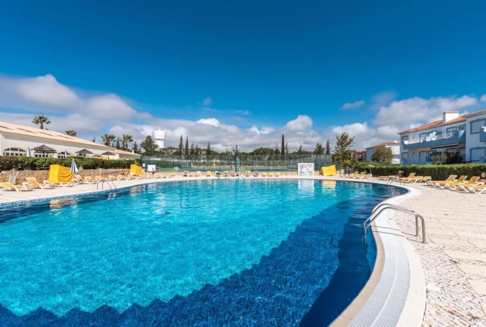 Oasis Parque Large Pool