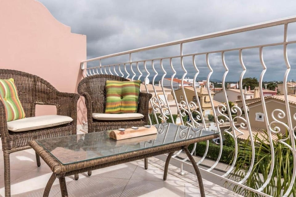 AT01 Balcony