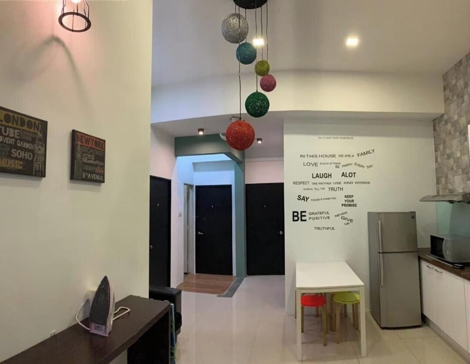 Private Room Without Window 2 single bed shared bathroom | Living area