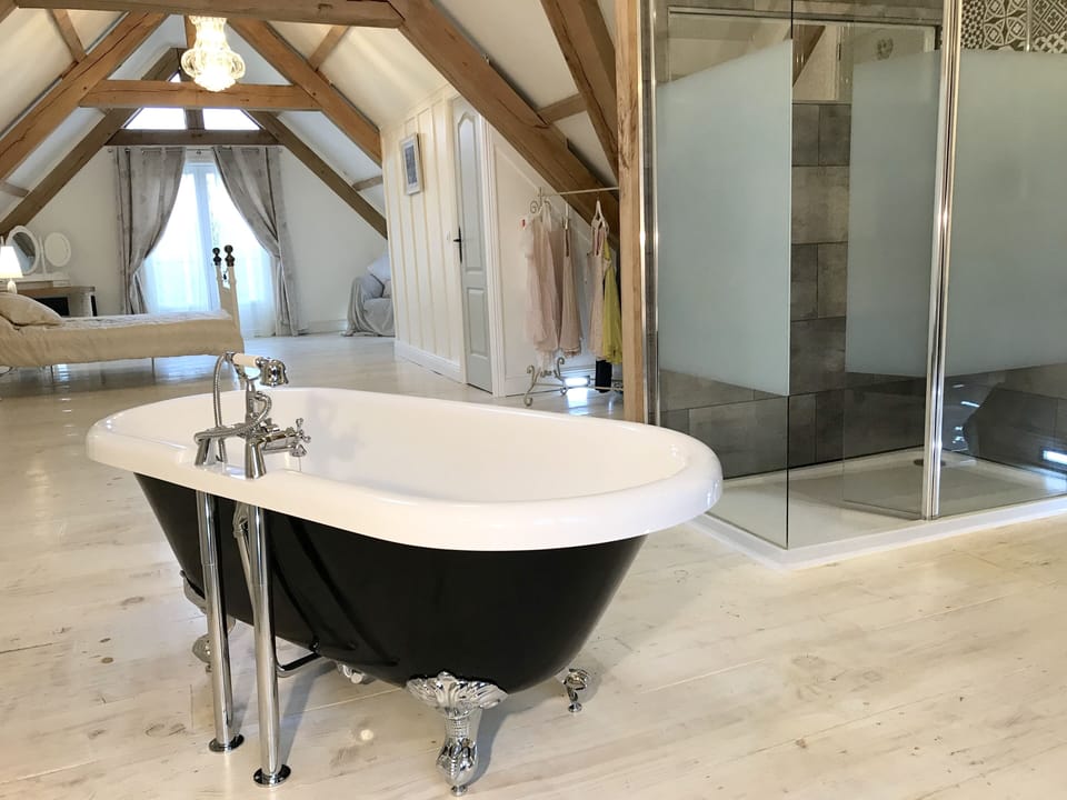 Principle bathroom 
