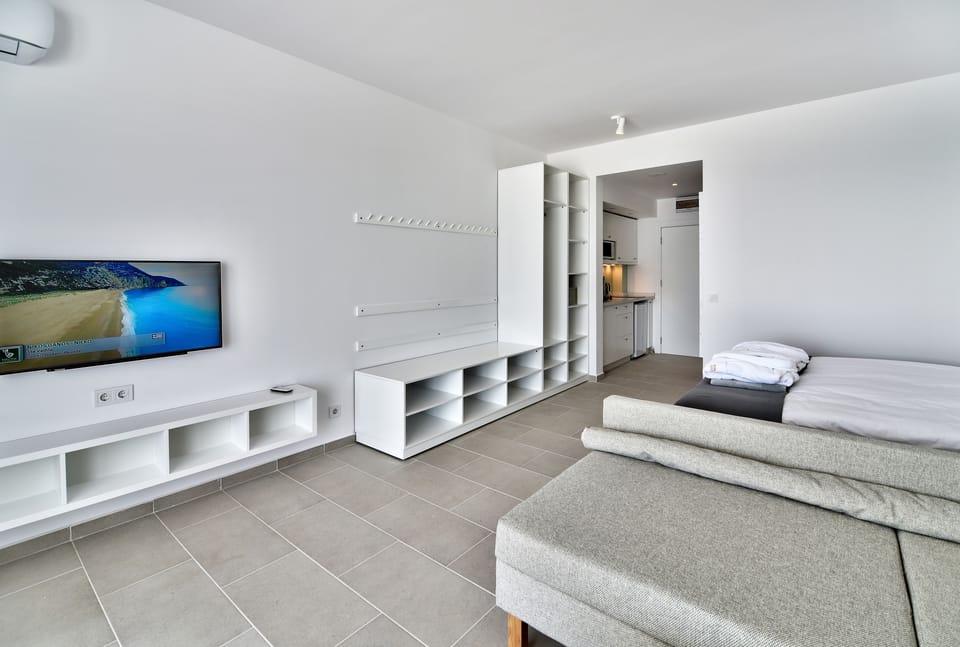 Comfort Studio, Balcony | In-room safe, individually decorated, individually furnished, desk