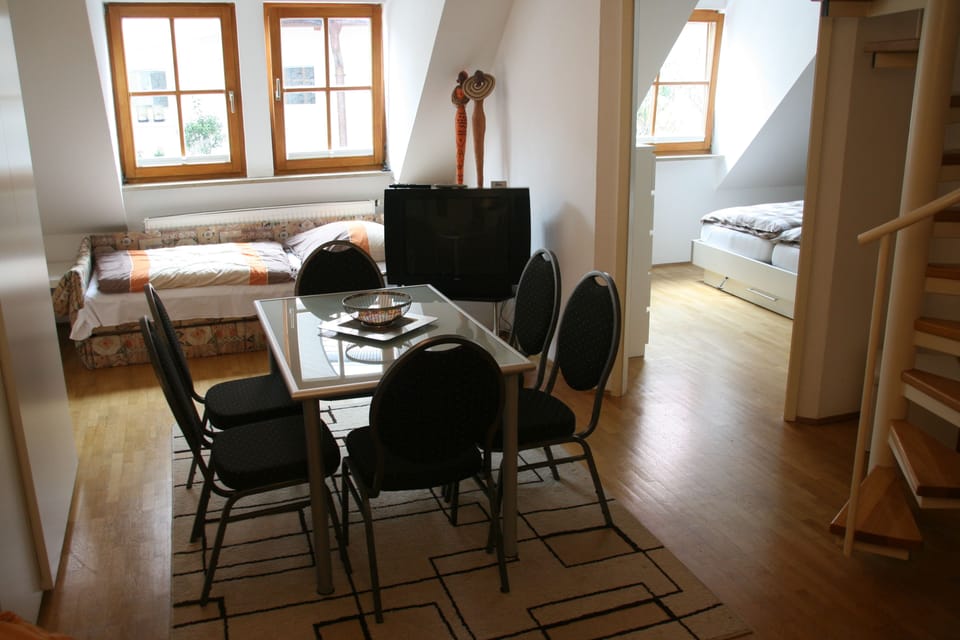 Apartment | Living area | 1-inch flat-screen TV with satellite channels, TV