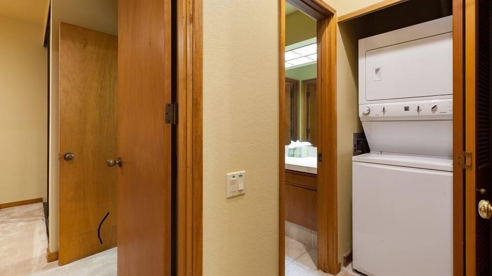 Stacked washer / dryer