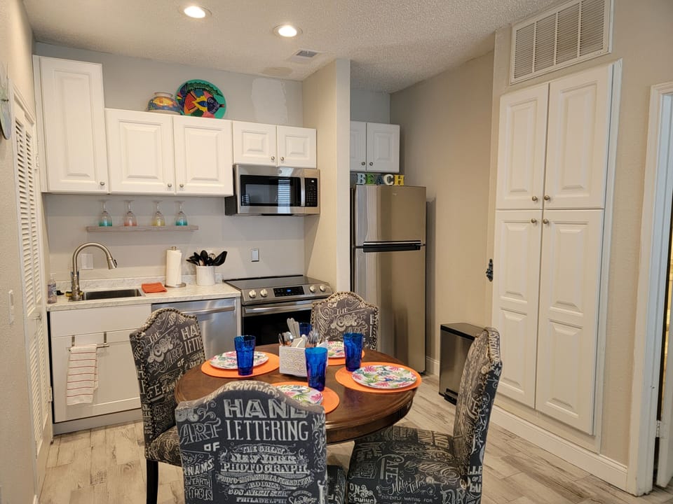 Dining table seats 4