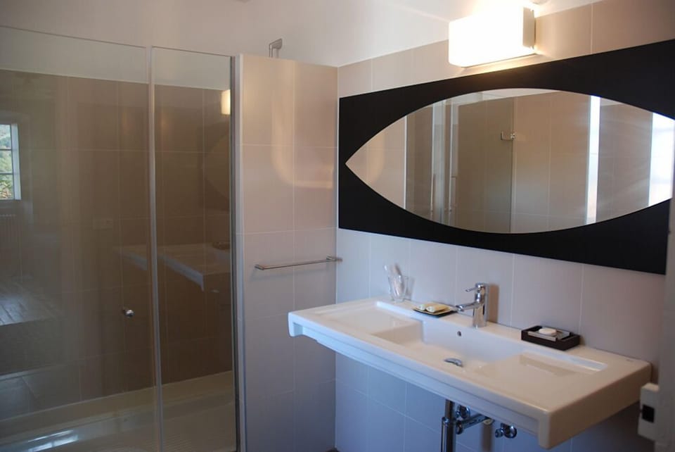 Double Room, Non Smoking, Mountain View | Bathroom | Shower, free toiletries, hair dryer, towels