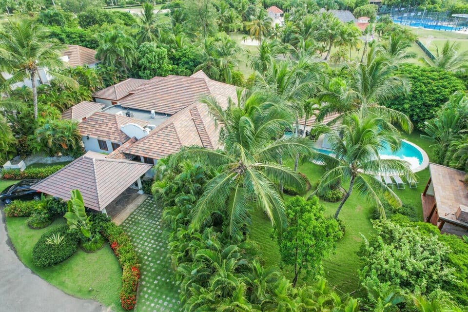 Cocotal Mansion - Villa Wyss with 4 bedrooms, private pool, gym, and housekeeper