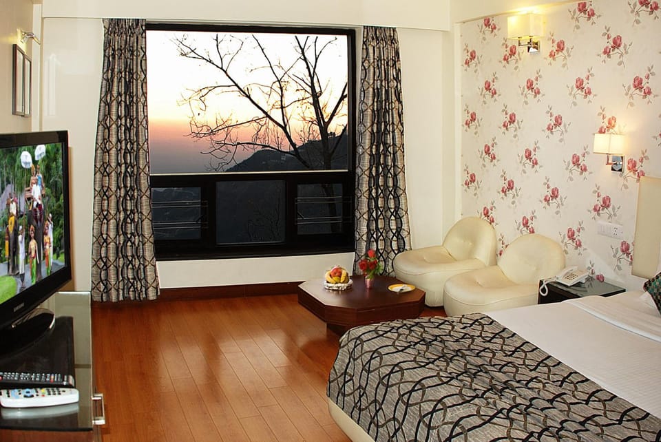 1 bedroom, in-room safe, desk, blackout drapes