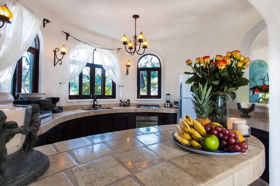 Full kitchen with everything you need for cooking