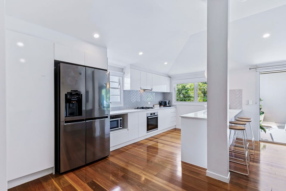 Bosch appliances, ice-maker fridge and breakfast bar in the kitchen.