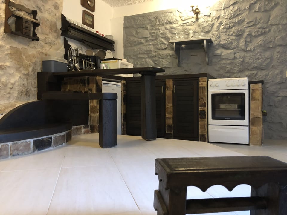 Flat-screen TV, fireplace