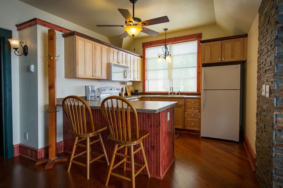Kitchen
Picture yourself making a meal for that special someone. Inn Suite #8's full kitchen offers a microwave, stove, oven, and refrigerator.