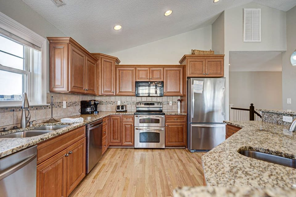 Top-Level Kitchen with Bar (seats 3)