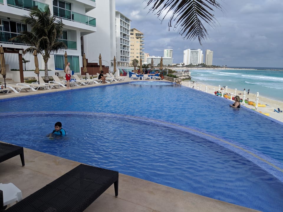 Upper infinity pool with loungers. Nice viewing point from pool