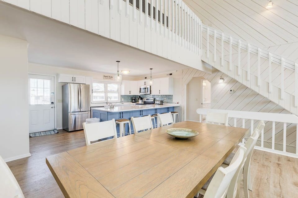Mid-Level Dining Room with Table (seats 10)
