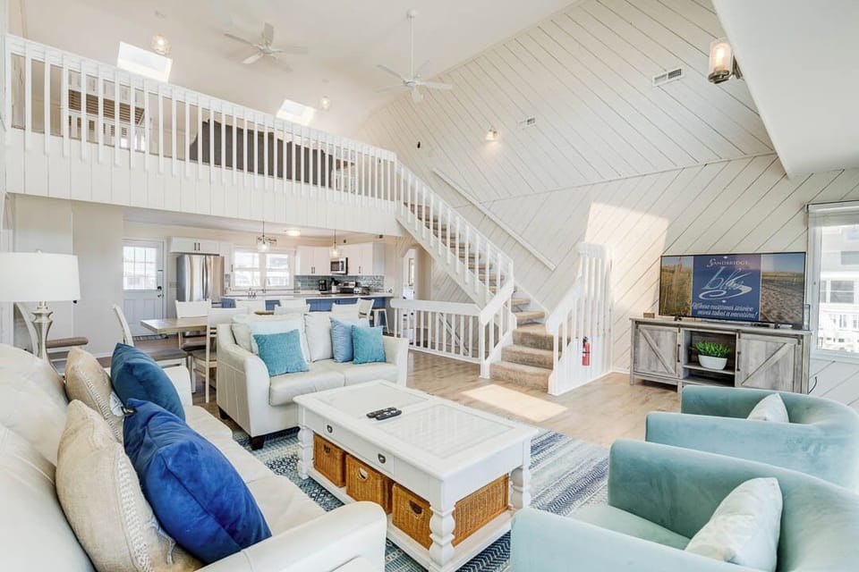 Mid-Level Living Room with Deck Access