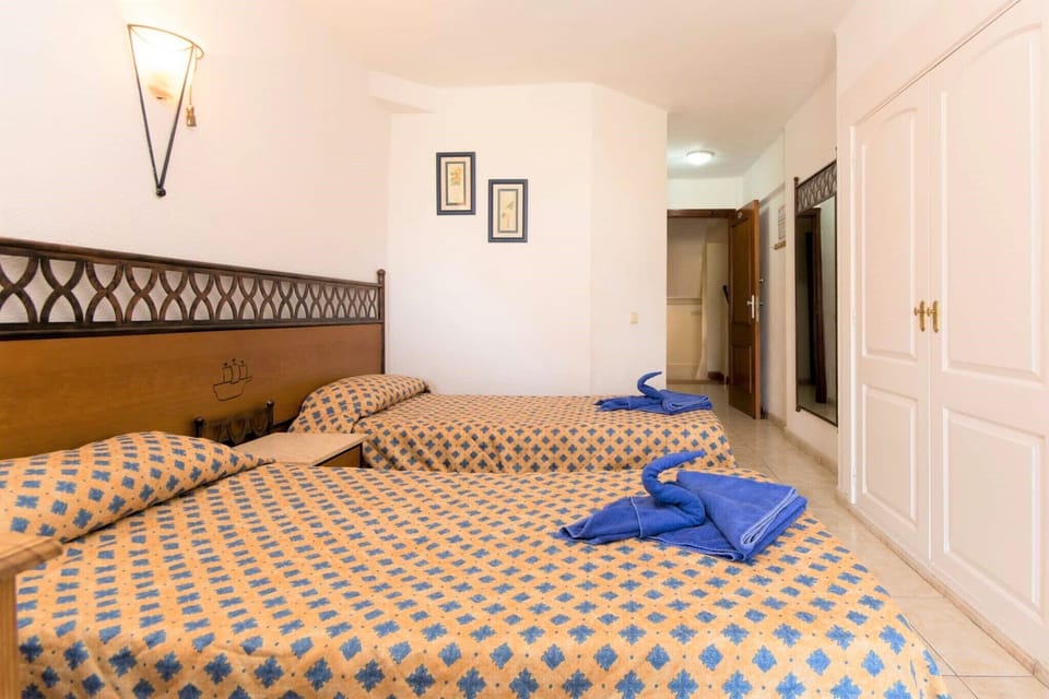 Twin beds 