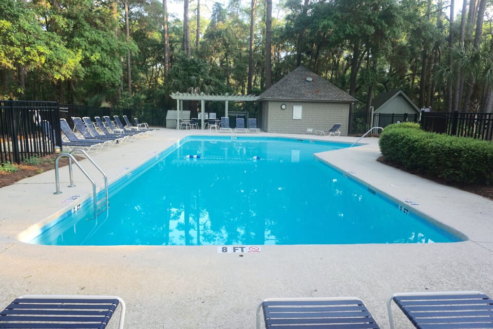 Greenslake Community pool (seasonal) with bathhouse, on the path to the beach!