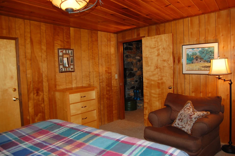 Bedroom, reverse angle