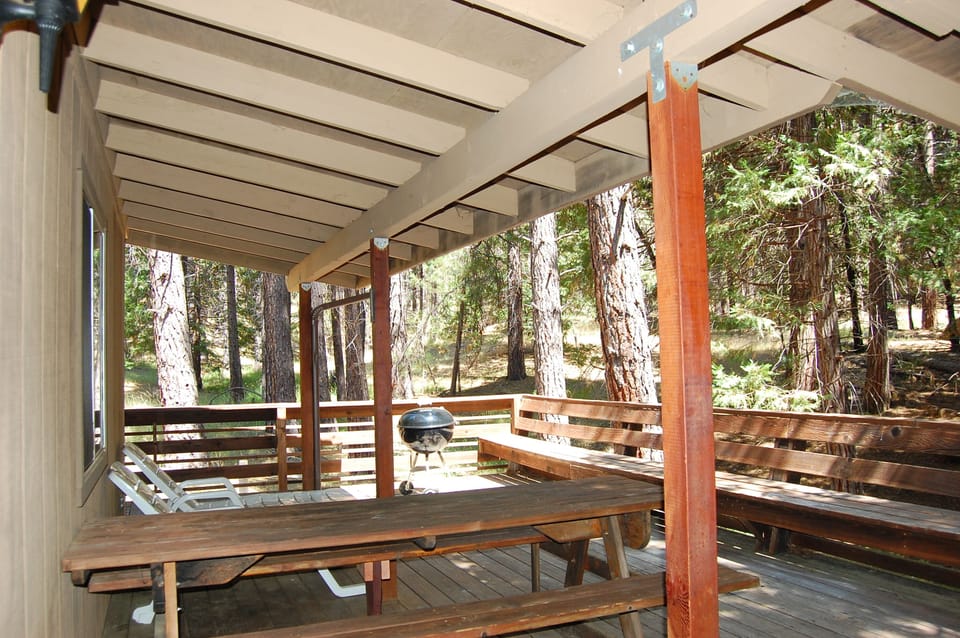 Side deck with gas grill