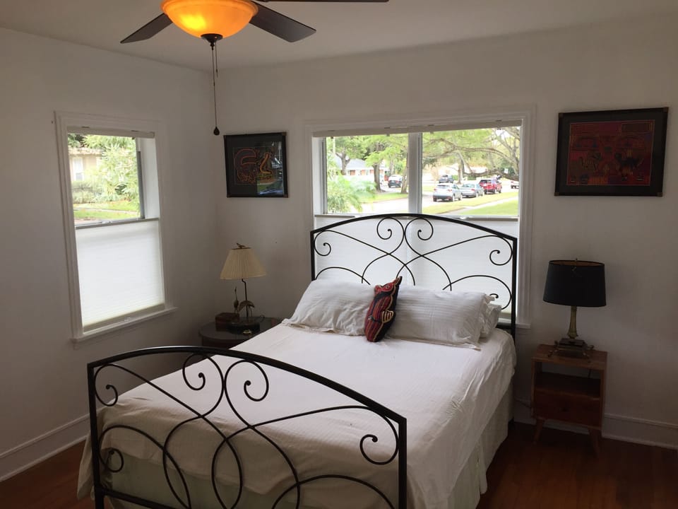 Plenty of sunshine in the morning and bright with windows for all day ambiance