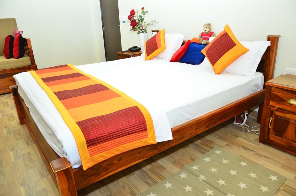 In-room safe, desk, soundproofing, free WiFi