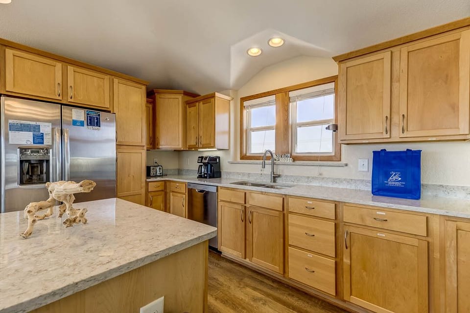 Top-Level Kitchen with Bar (seats 2)