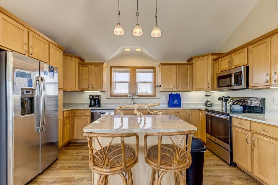 Top-Level Kitchen with Bar (seats 2)
