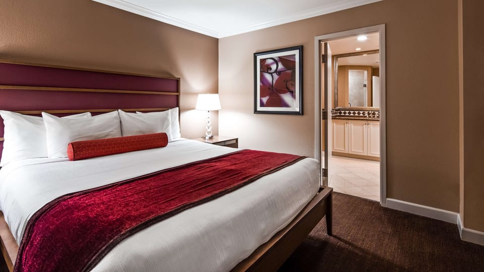 Suite, 1 King Bed, Non Smoking, Jetted Tub | 1 bedroom, premium bedding, Tempur-Pedic beds, in-room safe