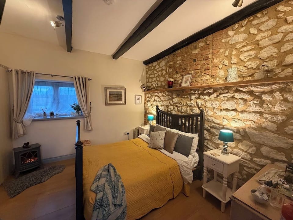 Dog Friendly B&B just a 2 minute walk from the beach with own entrance 