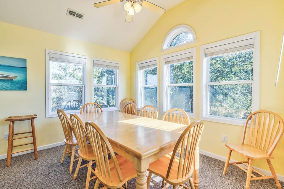 Top-Level Dining Room with Table (seats 8)