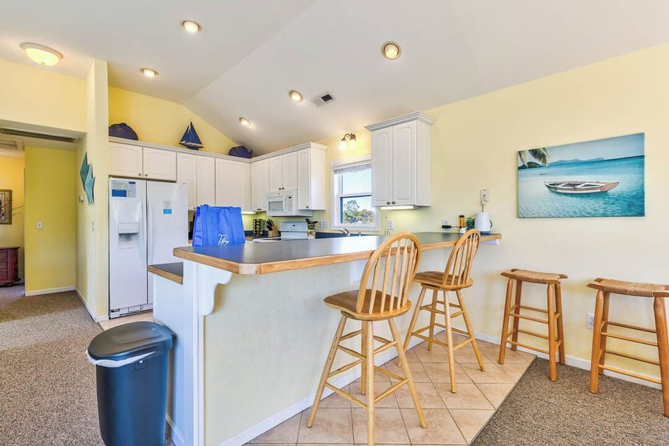 Top-Level Kitchen with Bar (seats 3)