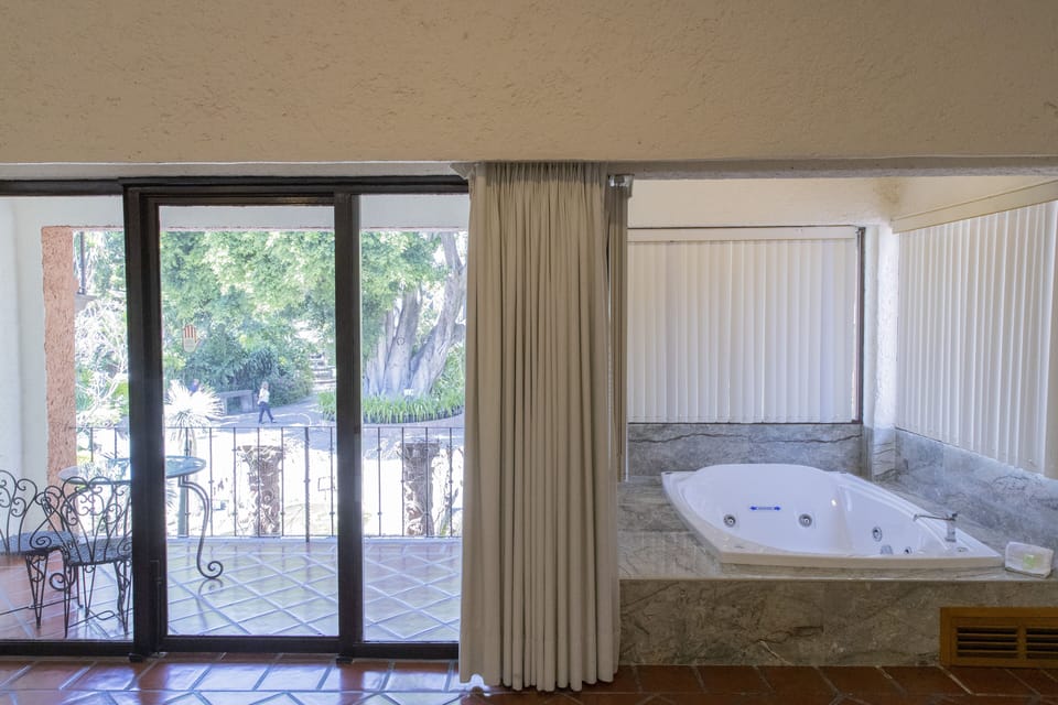 Terrace Suite, King bed and Jacuzzi | 1 bedroom, premium bedding, Select Comfort beds, in-room safe