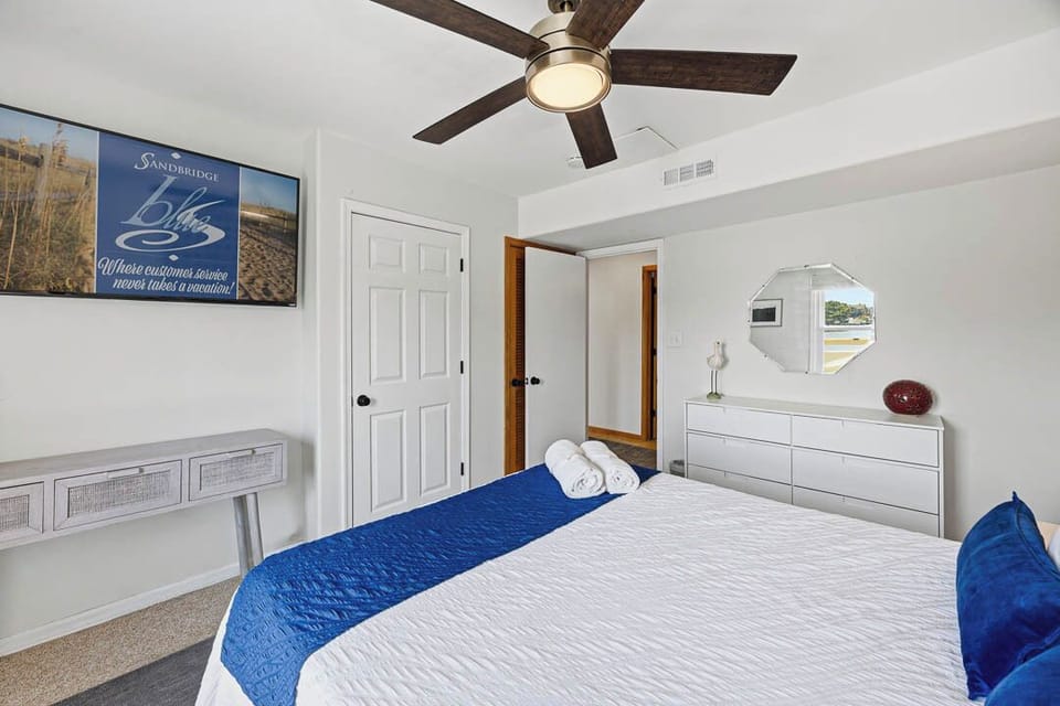 Ground-Level Queen Bedroom