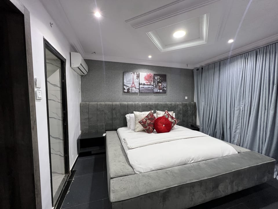 Premium bedding, down comforters, pillowtop beds, desk