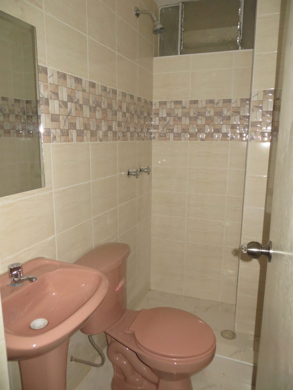 Shower, free toiletries