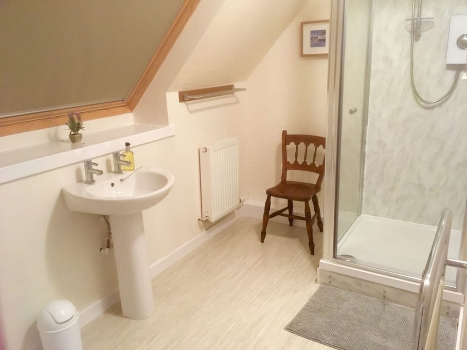 Upstairs bathroom, one of three