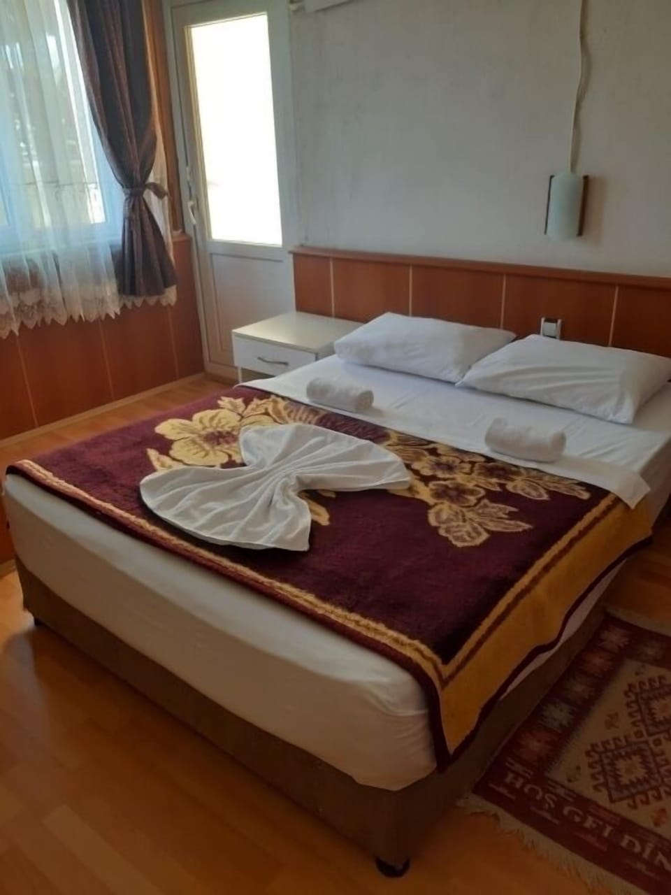 Standard Triple Room | Desk, iron/ironing board (on request), WiFi (free), bed sheets