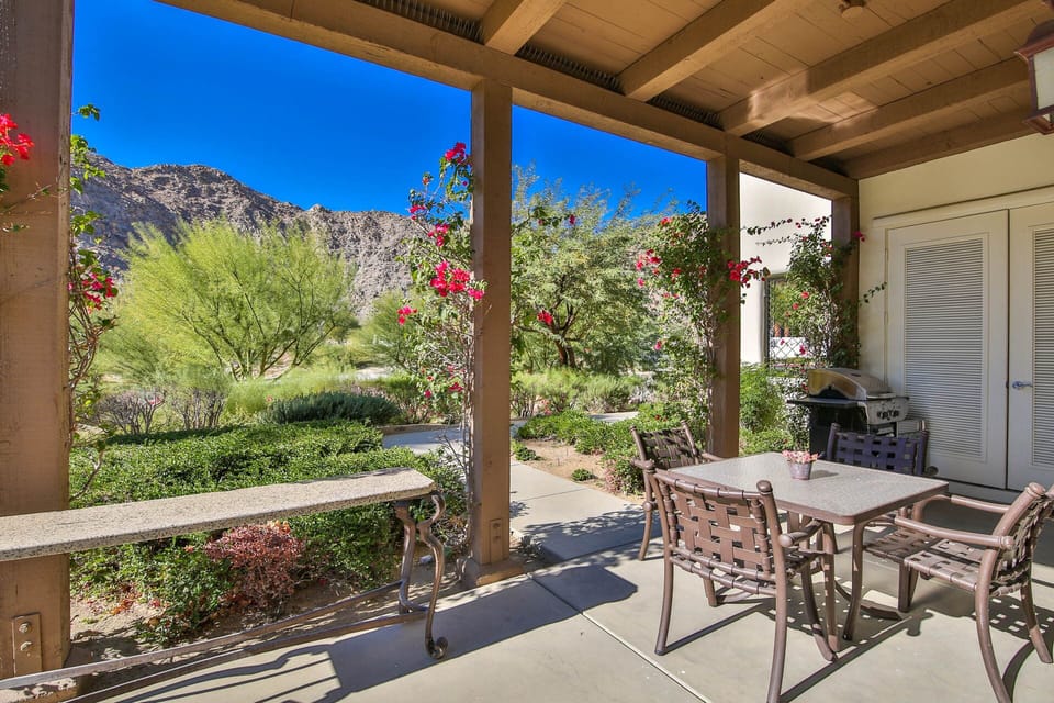 Private unobstructed desert and mountain views.