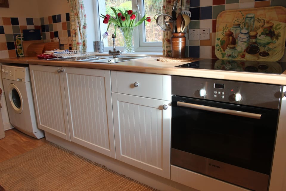 Fully equipped kitchen.