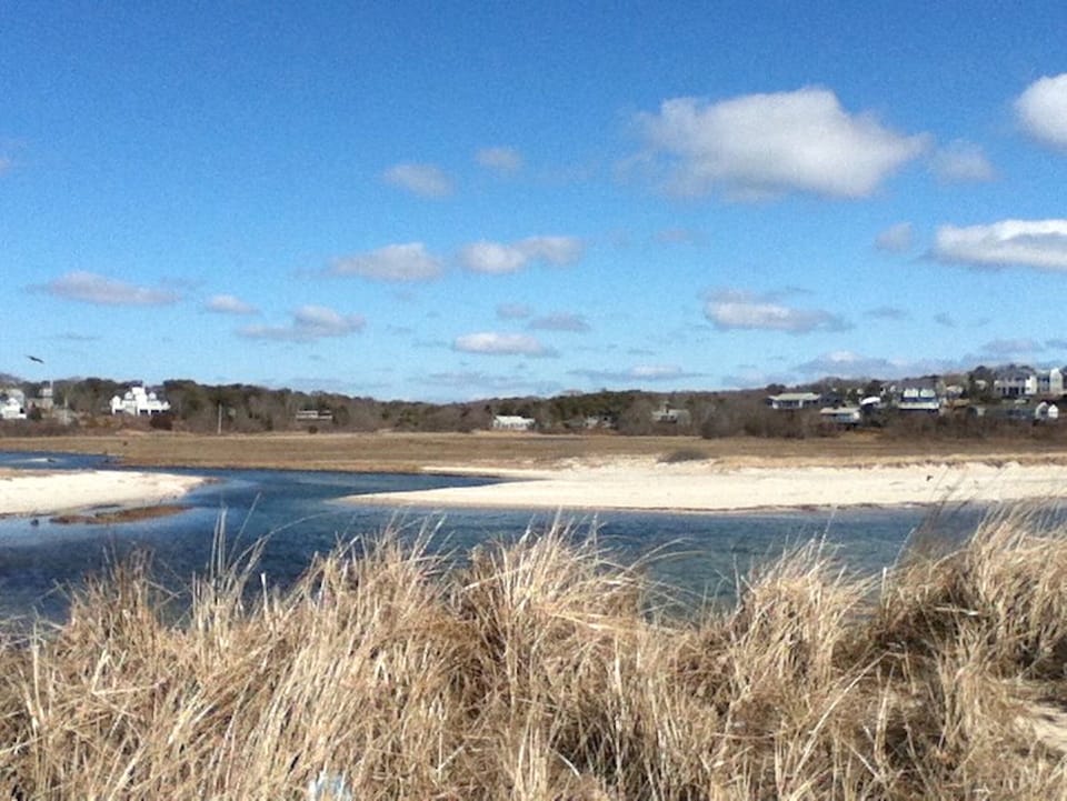 Pleasant St Beach (R) meets Red River Beach (L) - walk across at lowtide!