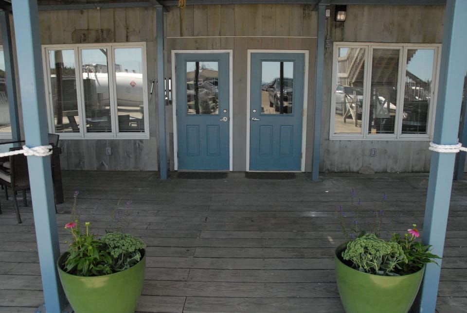 The Stern unit is on left, Bow unit on right. Larger parties can book both!
