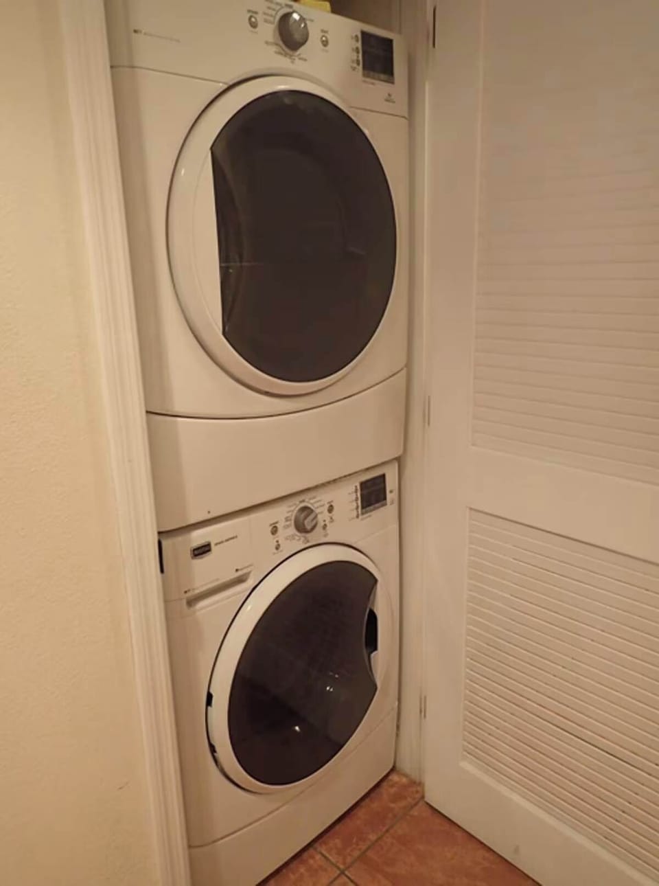 Washer Dryer in Unit