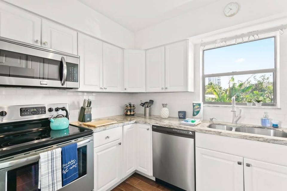 Full functioning kitchen equipped with everyday cooking utensils 