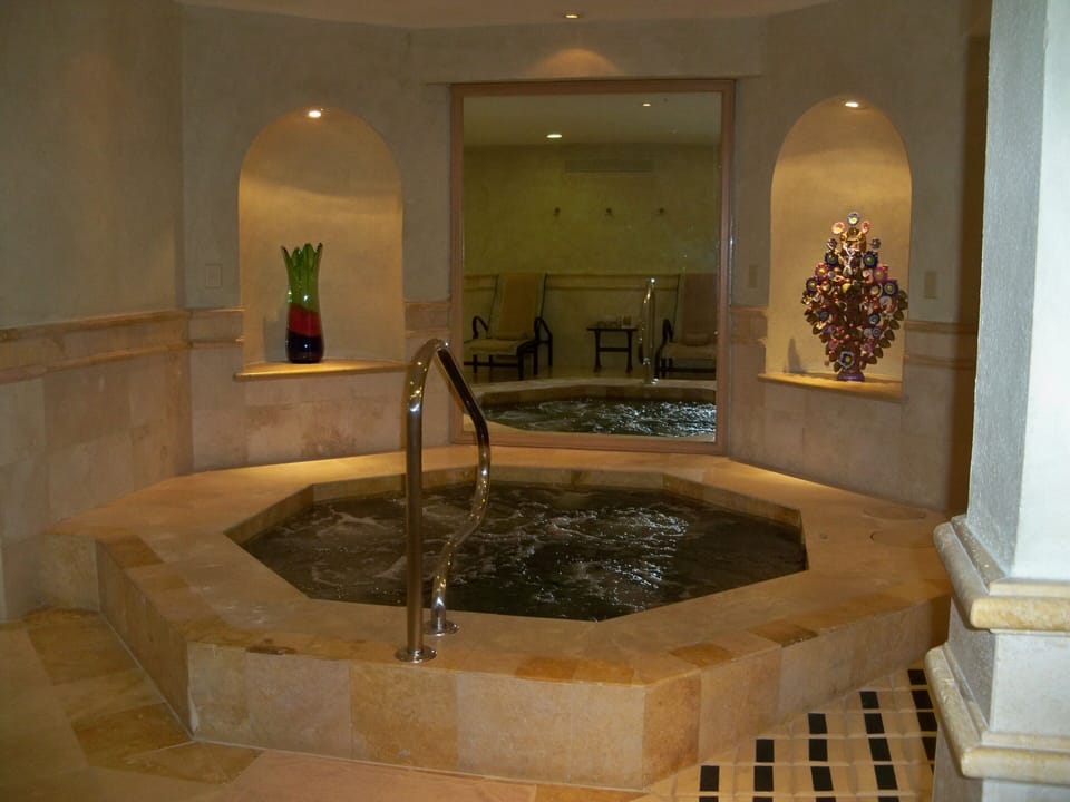 Indoor Hot Tub in Gym Spa